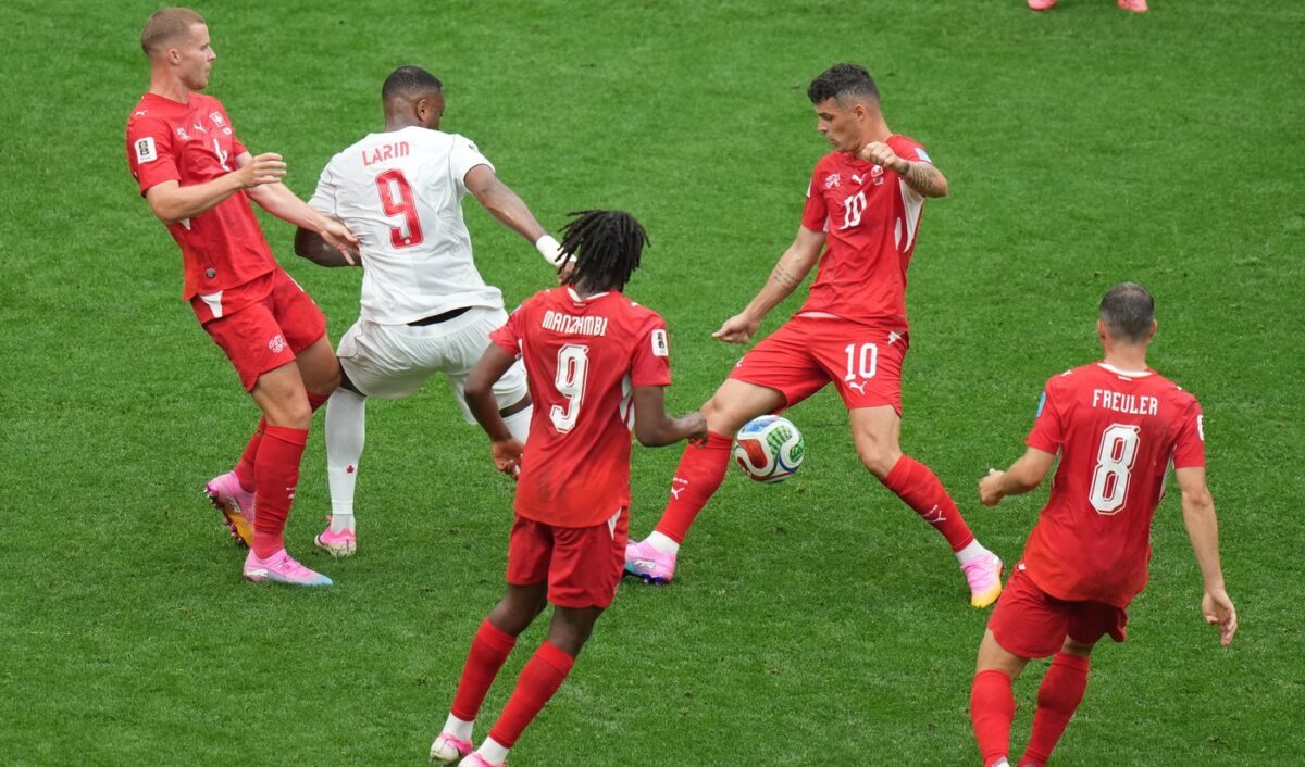 Embolo aduce victoria Elveției: 1-0 cu Algeria, pasă Manzambi